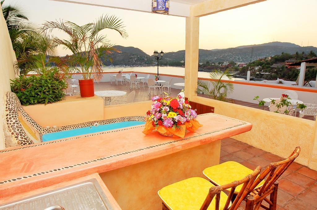Hotel Casa Sun And Moon Zihuatanejo Exterior photo